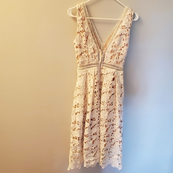 Romeo and Juliet Couture Double V Midi - Picture 6 of 7